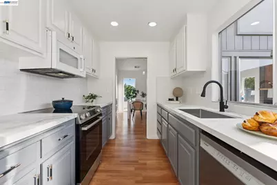 1034 Trellis Ln, Alameda, CA 94502 - Photo 14