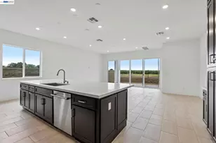 1095 Riverbend Dr, Brentwood, CA 94513 - Photo 4
