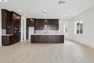 1095 Riverbend Dr, Brentwood, CA 94513 - Photo 12