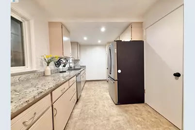 22570 Thelma St, Hayward, CA 94541 - Photo 14