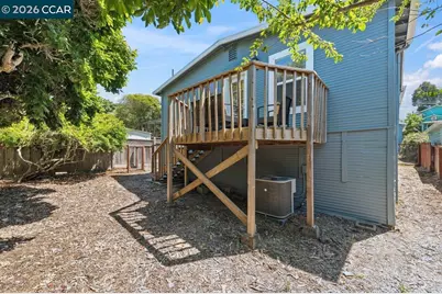 7568 Greenly Dr, Oakland, CA 94605 - Photo 22