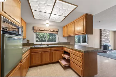 1857 Heatherwood Dr, Pittsburg, CA 94565 - Photo 8