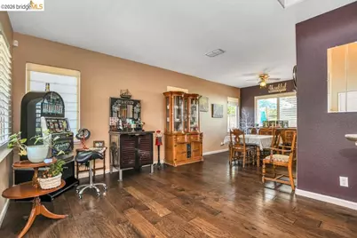 1040 Broadcreek Court, Brentwood, CA 94513 - Photo 8