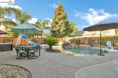1040 Broadcreek Court, Brentwood, CA 94513 - Photo 32