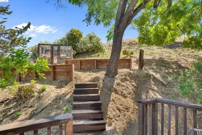 12 Erskine St, Port Costa, CA 94569 - Photo 36