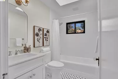 12 Erskine St, Port Costa, CA 94569 - Photo 18