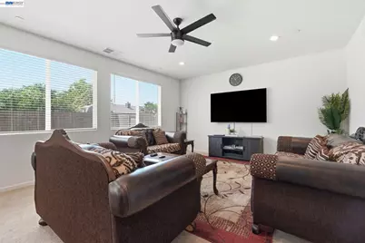 2126 Grapevine Dr, Livingston, CA 95334 - Photo 6