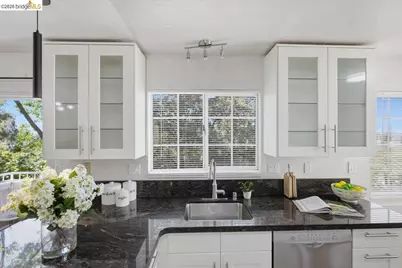 1025 Pinehurst Court, Concord, CA 94521 - Photo 18