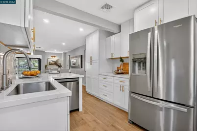 897 Marina Dr, Napa, CA 94559 - Photo 4