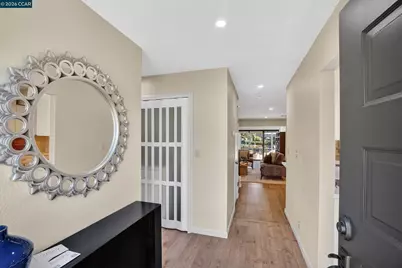 897 Marina Dr, Napa, CA 94559 - Photo 2