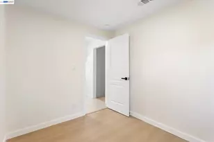 2215 E 29th St, Oakland, CA 94606 - Photo 22