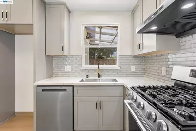 2215 E 29th Street, Oakland, CA 94606 - Photo 14