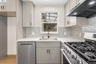 2215 E 29th St, Oakland, CA 94606 - Photo 14