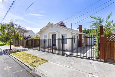 2215 E 29th Street, Oakland, CA 94606 - Photo 2