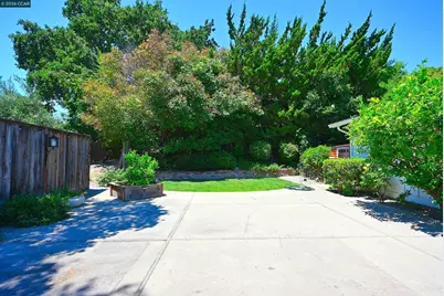 731 Hamilton Dr, Pleasant Hill, CA 94523 - Photo 32