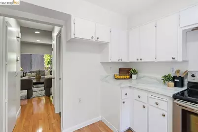 3800 Maybelle Ave #7, Oakland, CA 94619 - Photo 8