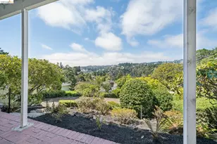 5933 Johnston Dr, Oakland, CA 94611 - Photo 4