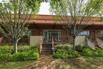 594 Manzana Pl, San Jose, CA 95112 - Photo 2