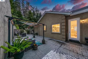 7010 Pinehaven Rd, Oakland, CA 94611 - Photo 4
