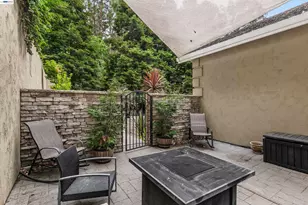 7010 Pinehaven Rd, Oakland, CA 94611 - Photo 16