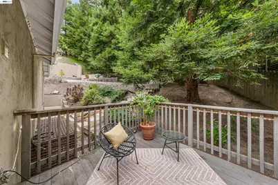 7010 Pinehaven Rd, Oakland, CA 94611 - Photo 20