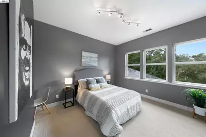 7010 Pinehaven Rd, Oakland, CA 94611 - Photo 18