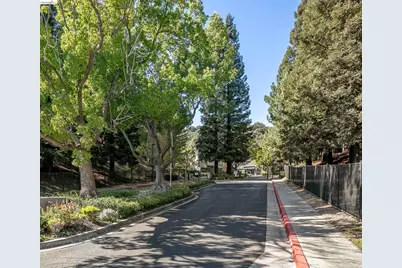 660 Canyon Oaks Dr #B, Oakland, CA 94605 - Photo 2