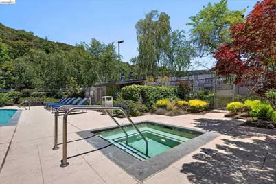 660 Canyon Oaks Dr #B, Oakland, CA 94605 - Photo 6