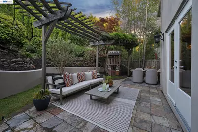 1028 Aquarius Way, Oakland, CA 94611 - Photo 4
