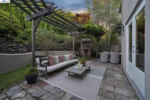 1028 Aquarius Way, Oakland, CA 94611 - Photo 4