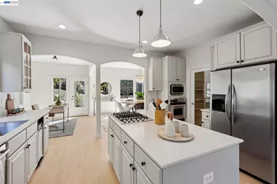 1028 Aquarius Way, Oakland, CA 94611 - Photo 22