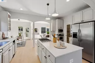 1028 Aquarius Way, Oakland, CA 94611 - Photo 22