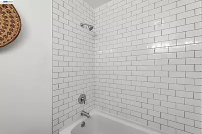 955 Shorepoint Ct #100, Alameda, CA 94501 - Photo 16