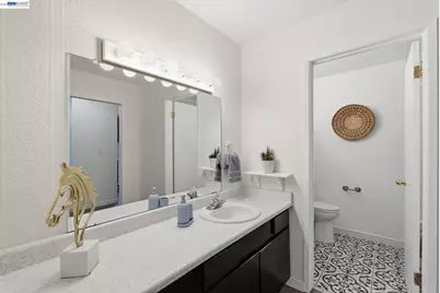 955 Shorepoint Ct #100, Alameda, CA 94501 - Photo 14