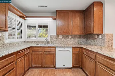2356 Golden Bear Circle, Stockton, CA 95209 - Photo 8