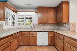 2356 Golden Bear Cir, Stockton, CA 95209 - Photo 10