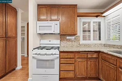 2356 Golden Bear Circle, Stockton, CA 95209 - Photo 6