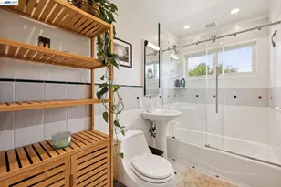 55 Asilomar Cir, Oakland, CA 94611 - Photo 18