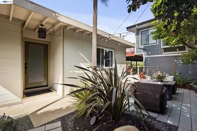 55 Asilomar Cir, Oakland, CA 94611 - Photo 26