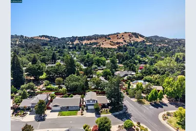 2 Wildwood Pl, Pleasant Hill, CA 94523 - Photo 4