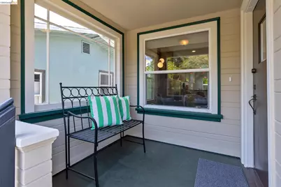 2214 Curtis St, Berkeley, CA 94702 - Photo 2