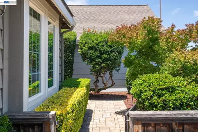 135 Avington Rd, Alameda, CA 94502 - Photo 4