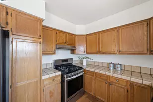 10517 Voltaire Ave, Oakland, CA 94603 - Photo 14