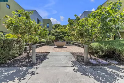 405 Palisade Dr, Oakland, CA 94607 - Photo 30