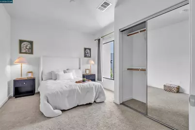 405 Palisade Dr, Oakland, CA 94607 - Photo 12