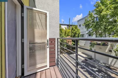 405 Palisade Dr, Oakland, CA 94607 - Photo 18