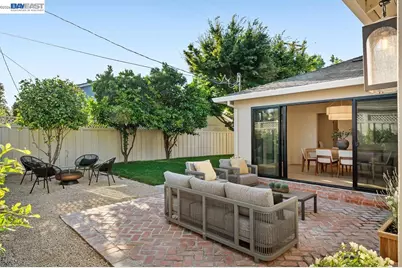 1300 Patio Dr, Campbell, CA 95008 - Photo 26