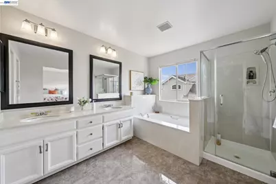 35 Britt Ct, Alameda, CA 94502 - Photo 22