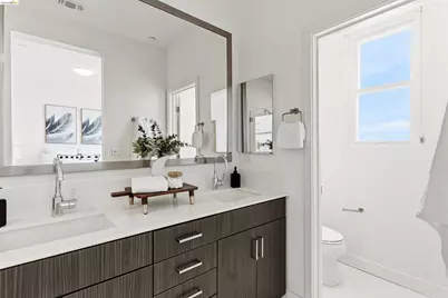 1355 Pullman Way, Oakland, CA 94607 - Photo 32