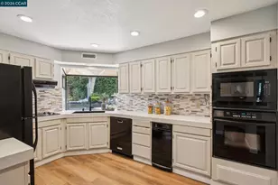 1 Heritage Oaks Rd, Pleasant Hill, CA 94523 - Photo 10